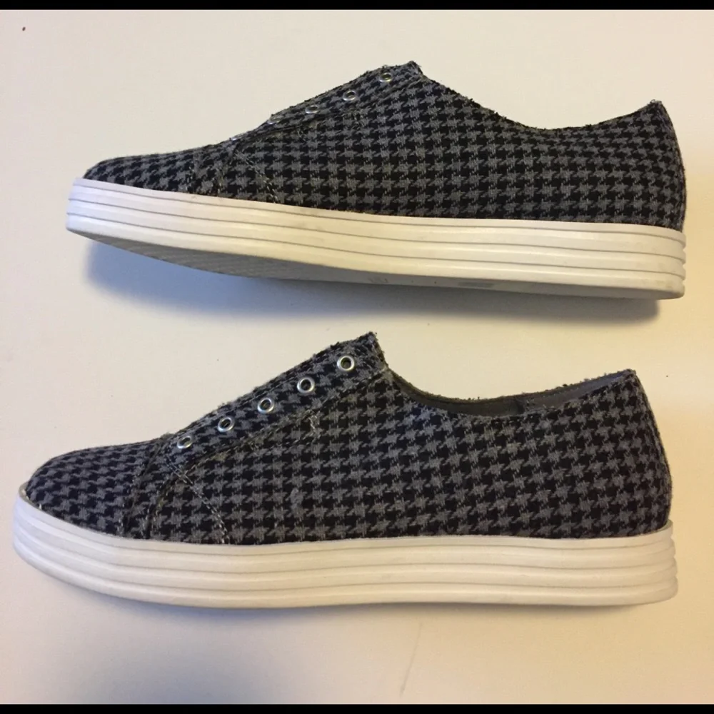 AEROSOLES houndstooth slip ons
